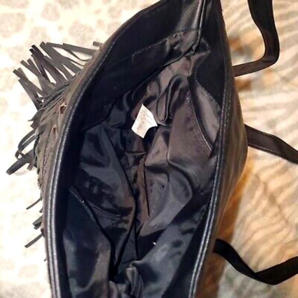 Black Fringe Crossbody Bag PRE-OWNED EXCELLENT CONDITION - Picture 4 of 10
